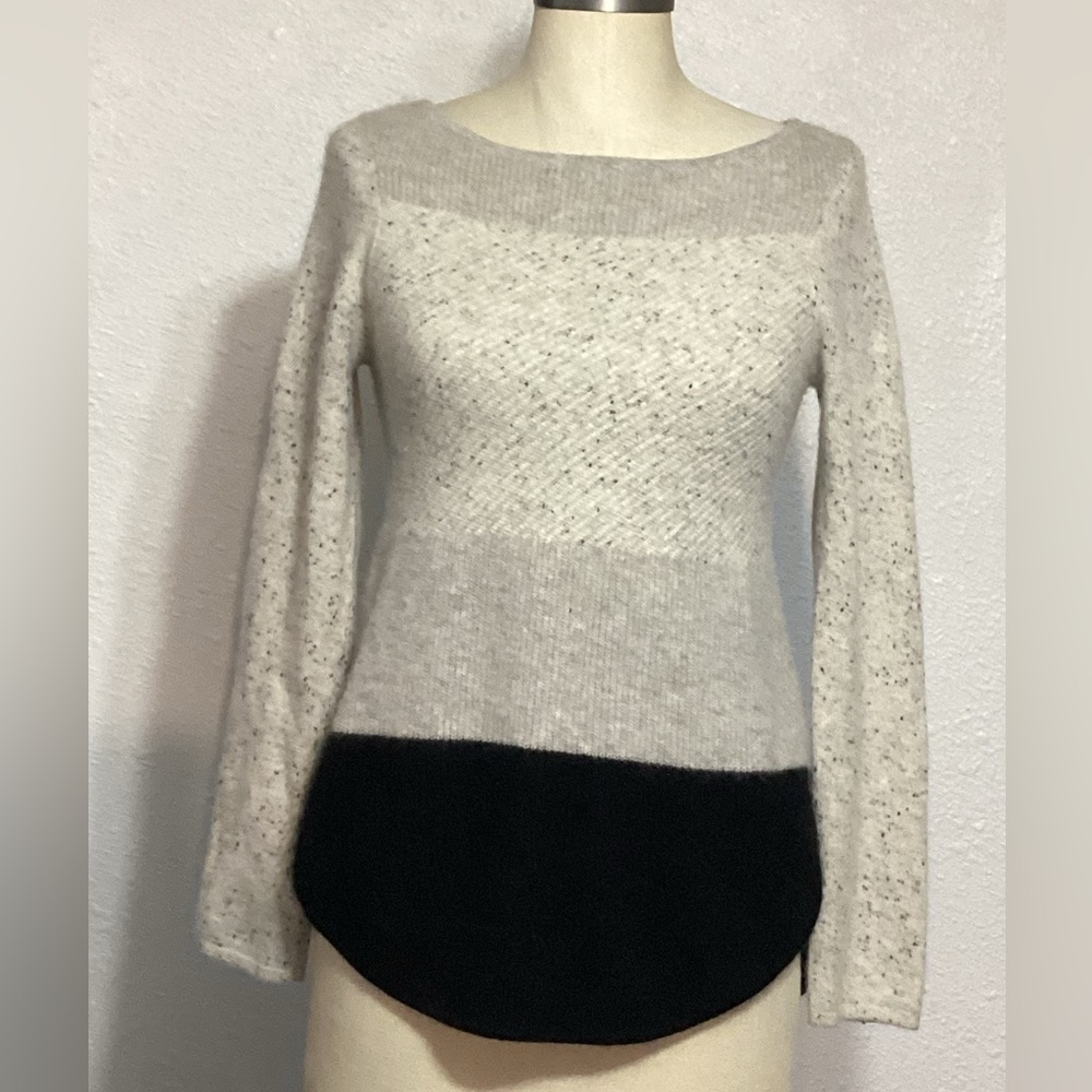 Carter club cashmere Women's Sweater in Cream and Black size small